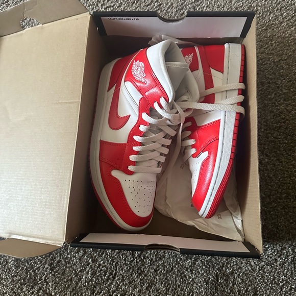 Orange air Jordan’s men’s and women’s shoe since 8 women’s size 6.5 men’s - Picture 3 of 5